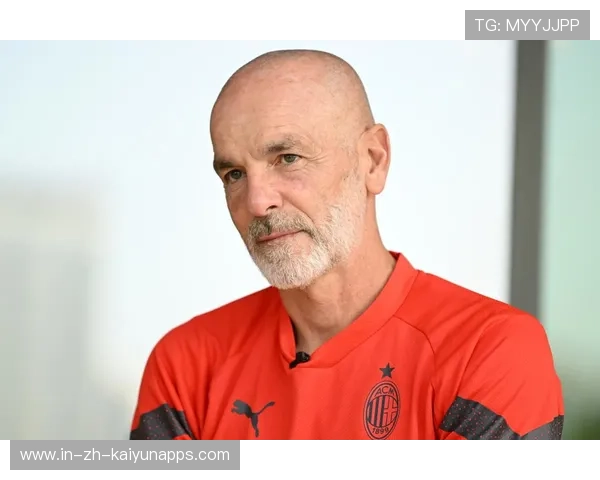 AC米兰一脚直塞切入禁区，莱奥推射偏出